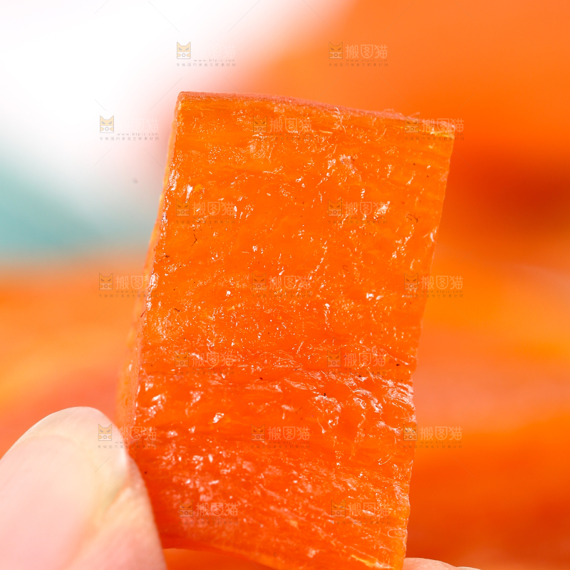 手拿红薯干
