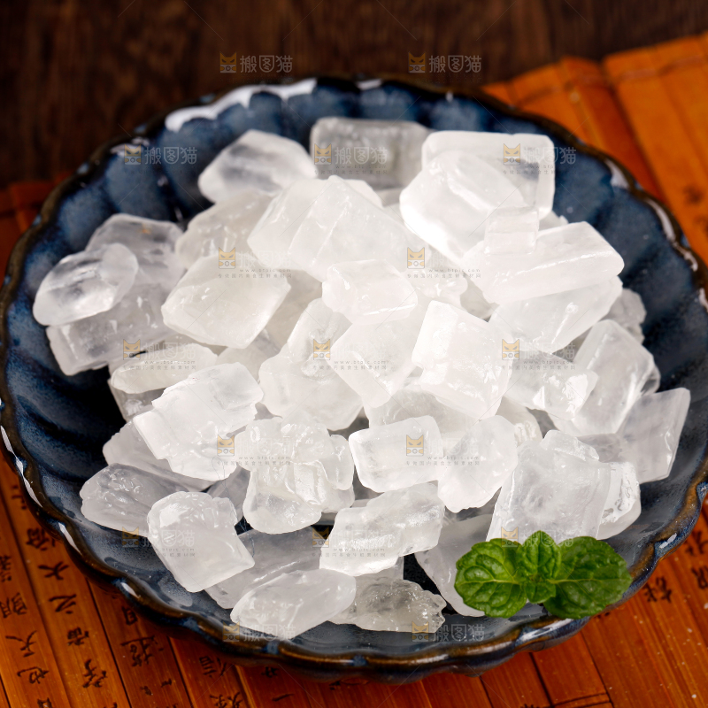 盘子里装着单晶冰糖