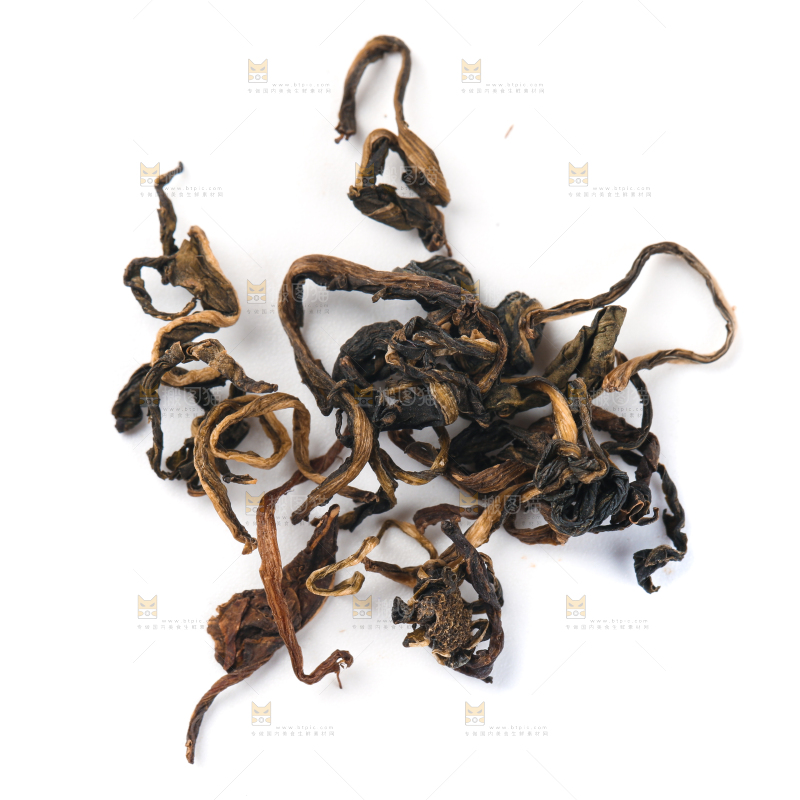 白底上放着蒲公英茶
