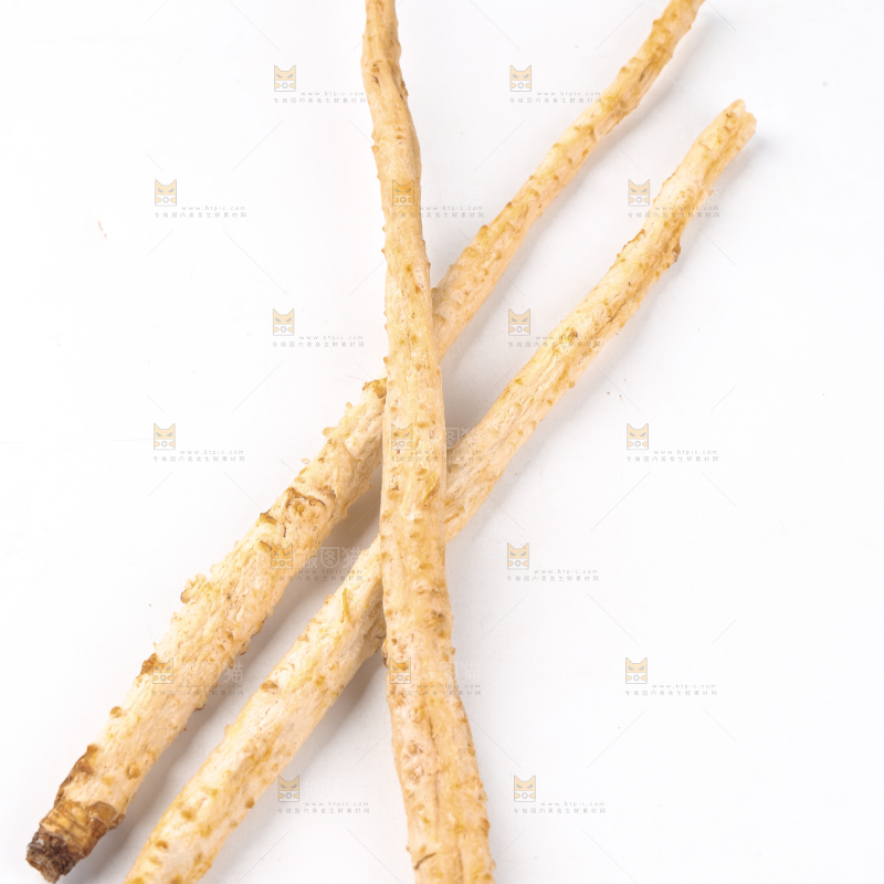 白底上摆放着沙参