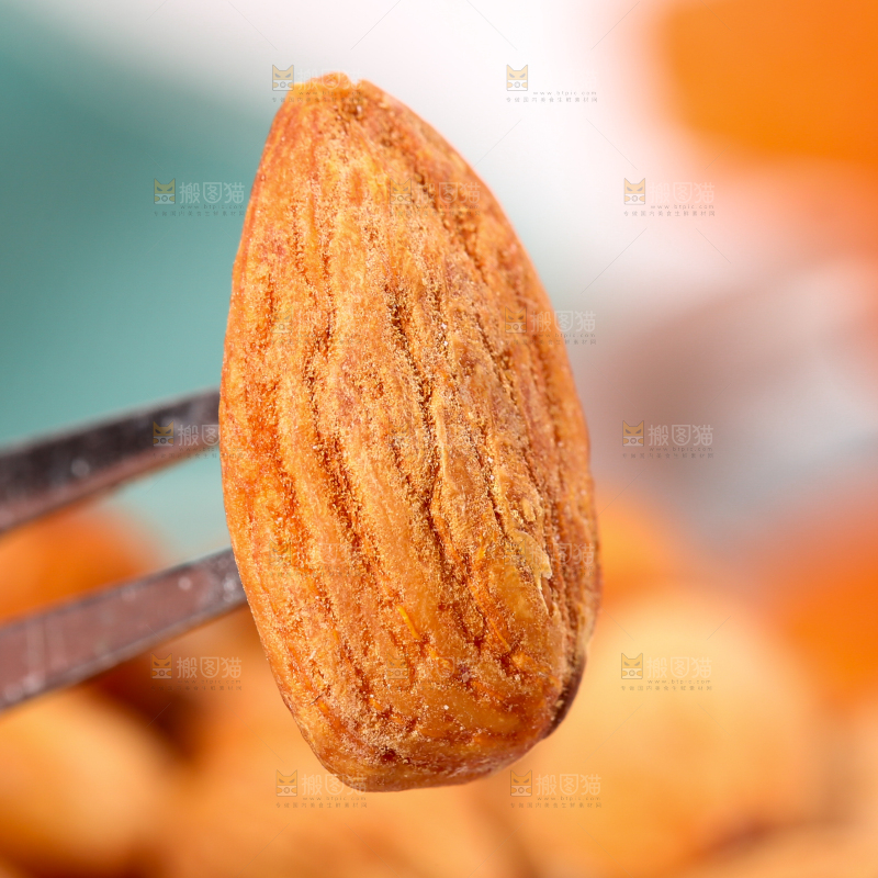 白底上的巴旦木