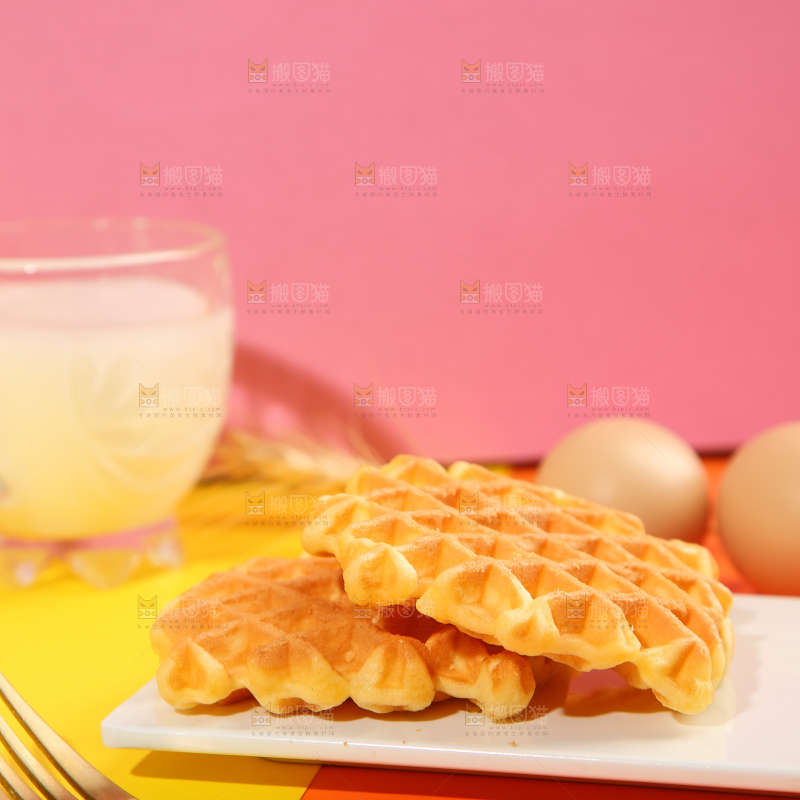 盘子里的华夫饼干