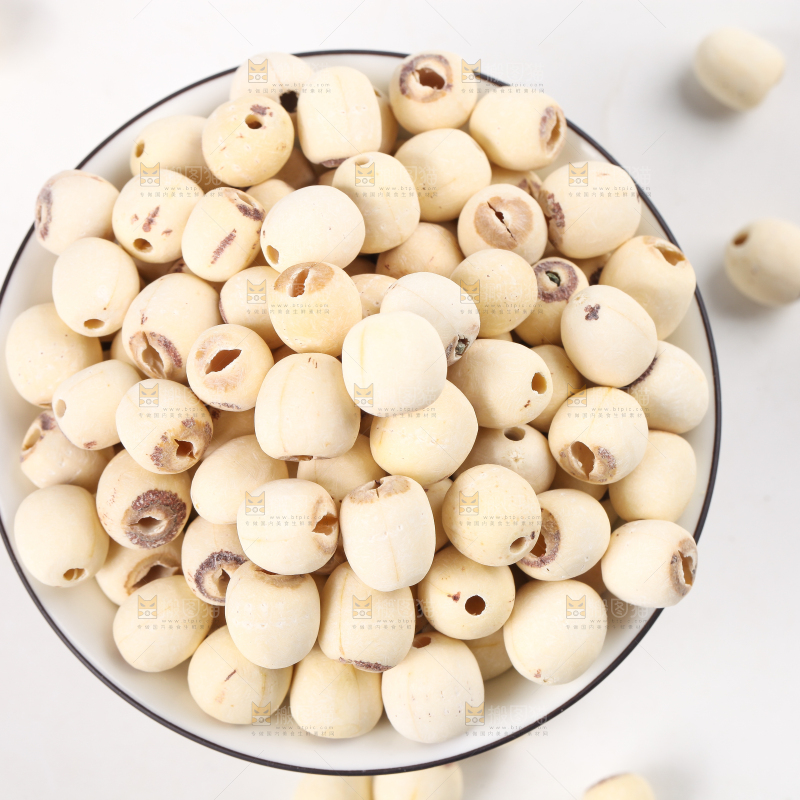 碗里装着干莲子