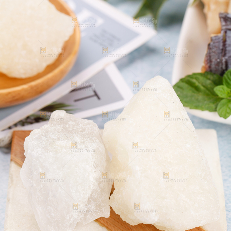 木底上放着多晶冰糖