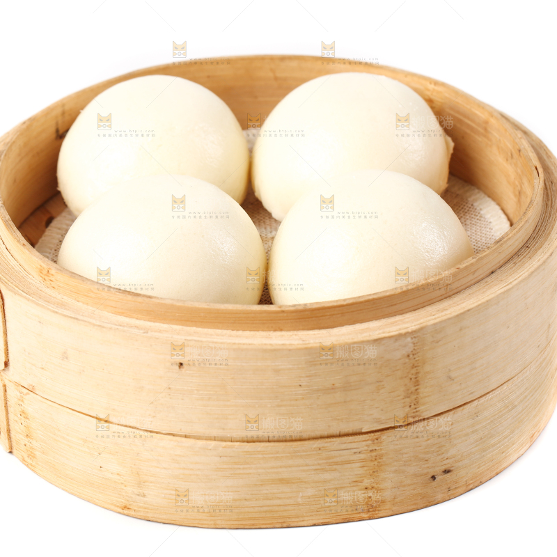 蒸笼里放着奶黄包