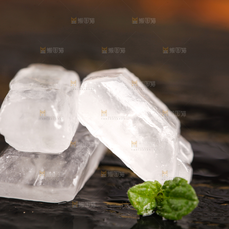 黑底上放着单晶冰糖