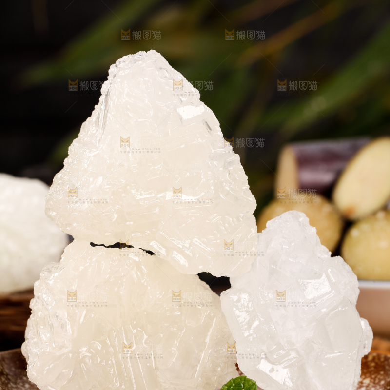 盘子里放着多晶冰糖