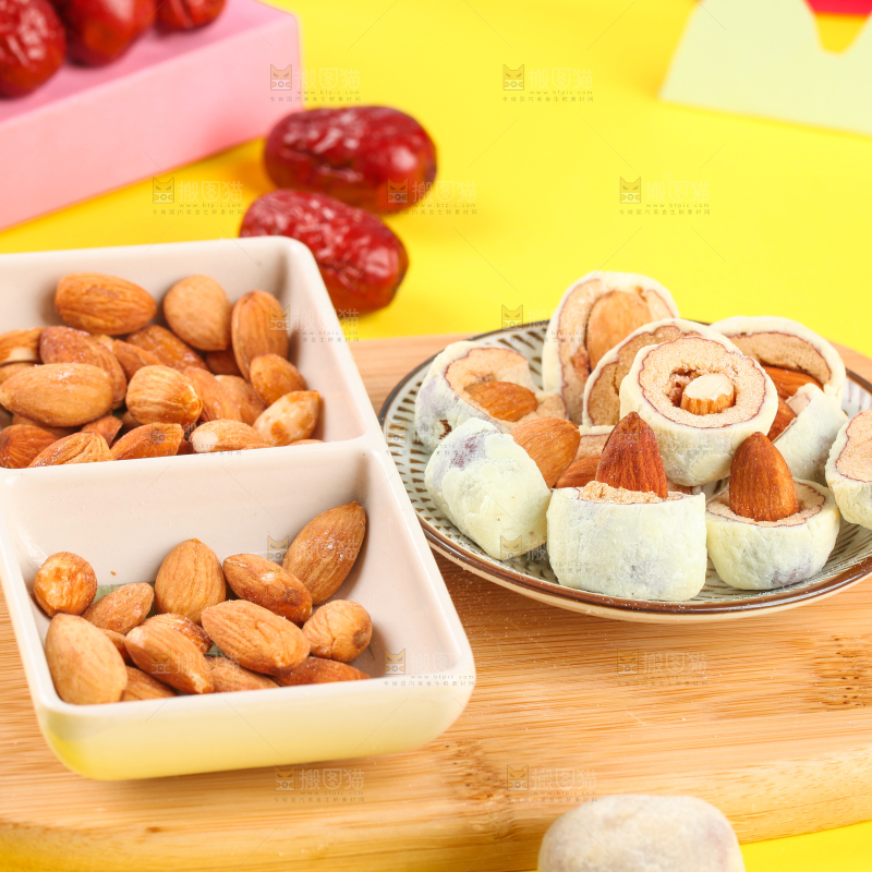木底上的杏仁奶枣