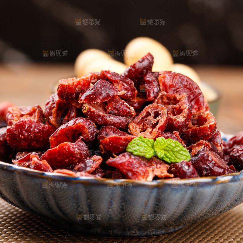 盘子里装着蔓越梅干