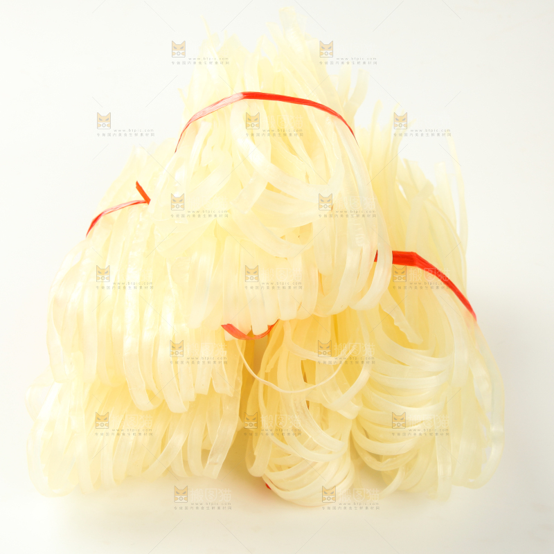 白底上的干河粉