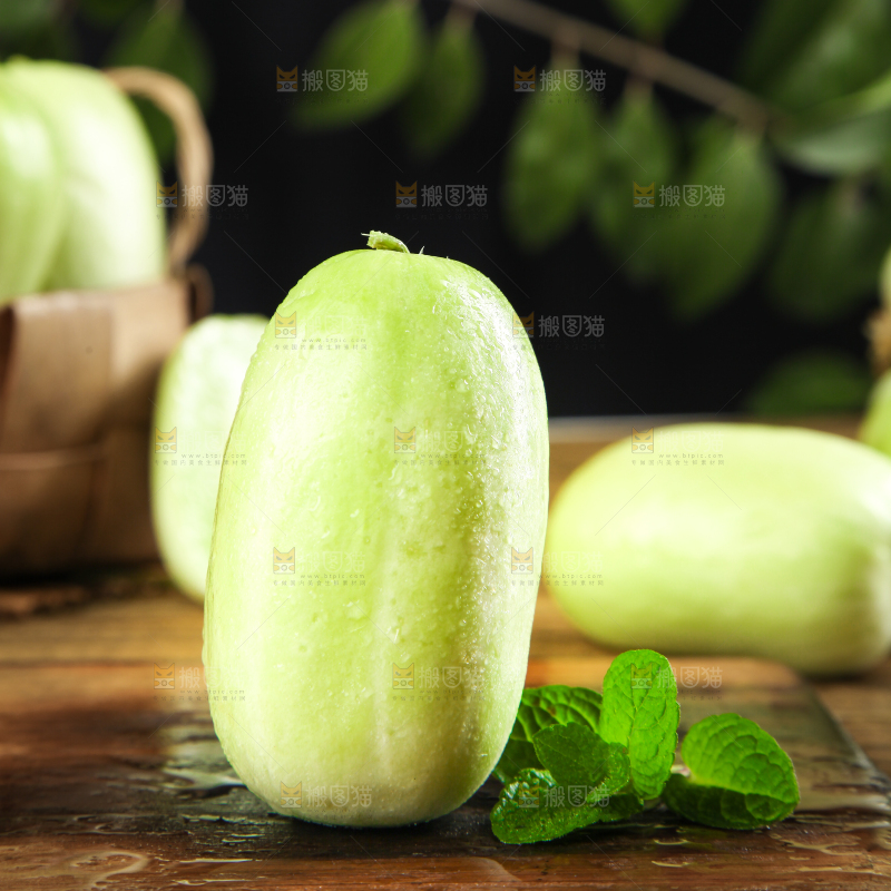 木盒子里装着玉女黄瓜