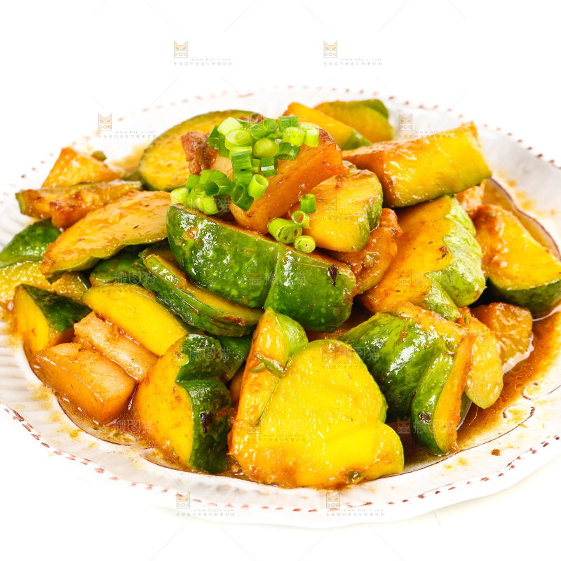 盘子里装着姜柄瓜烧肉