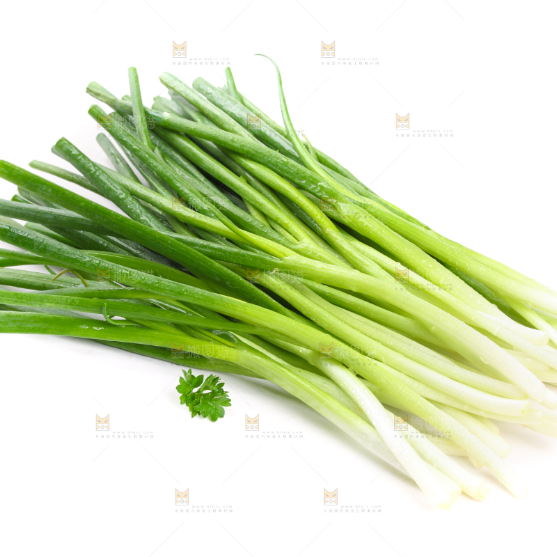 白底上放着小葱