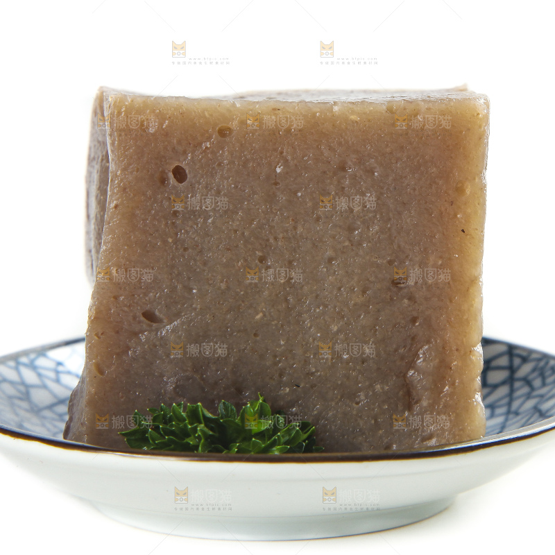 盘子里的魔芋豆腐