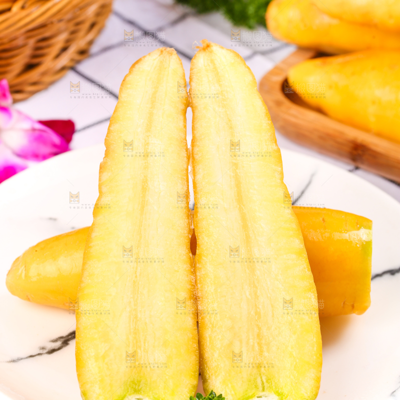 盘子里装着黄皮胡萝卜