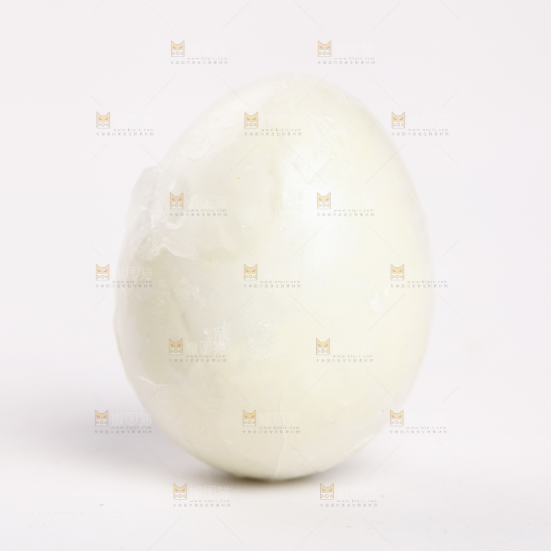 白底上摆放着珍珠小皮蛋