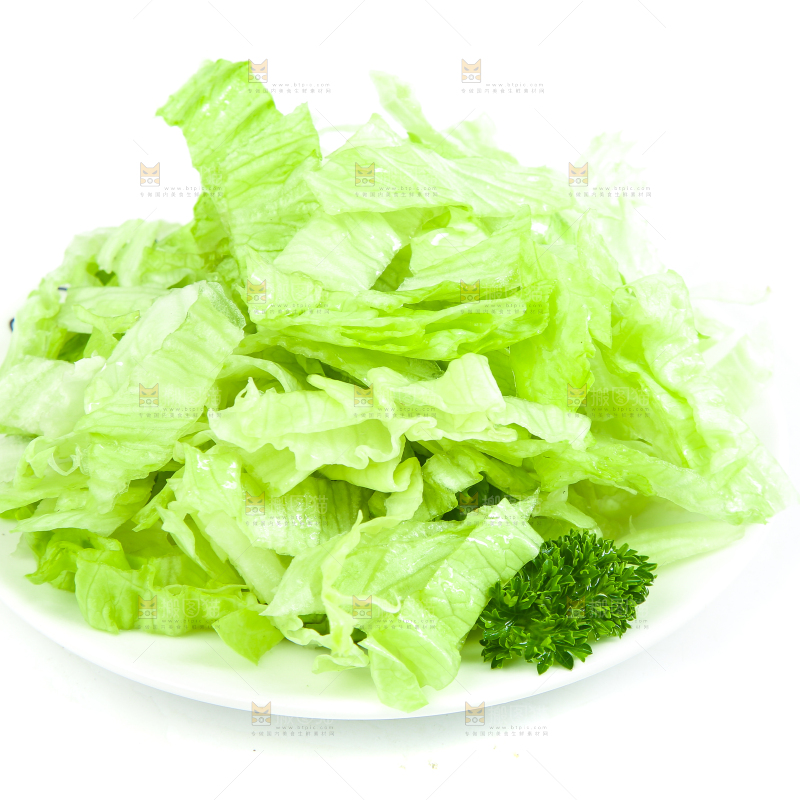 盘子里装着大叶生菜