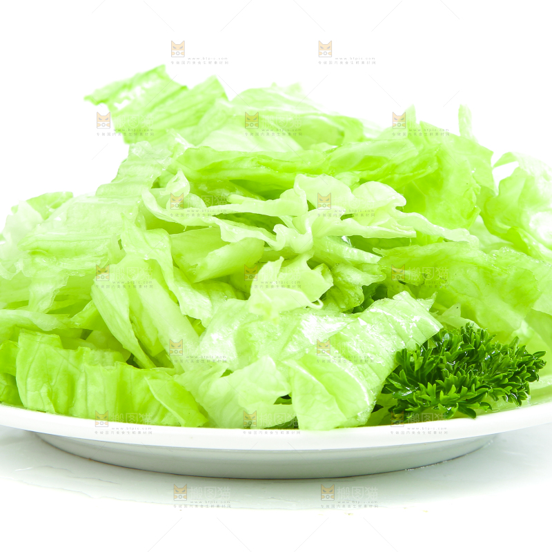 盘子里装着大叶生菜