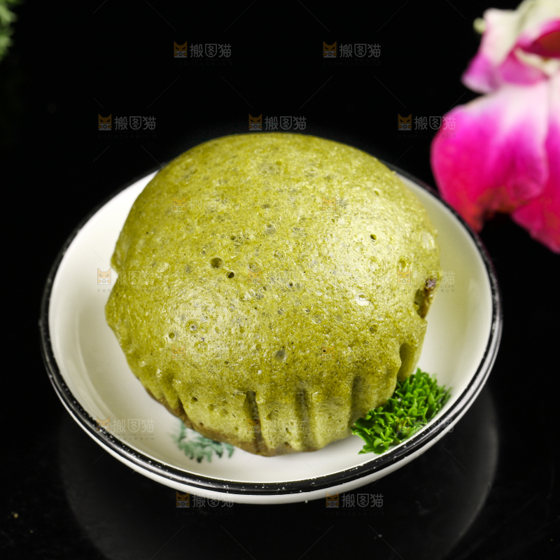 盘子里装着广式马拉糕