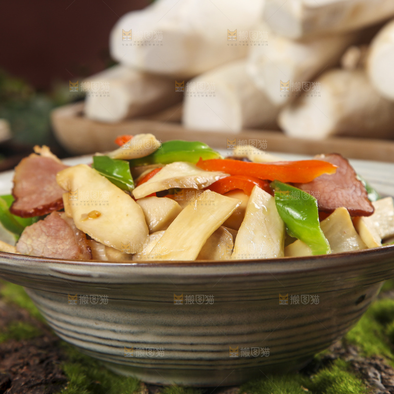 盘子里的杏鲍菇炒肉