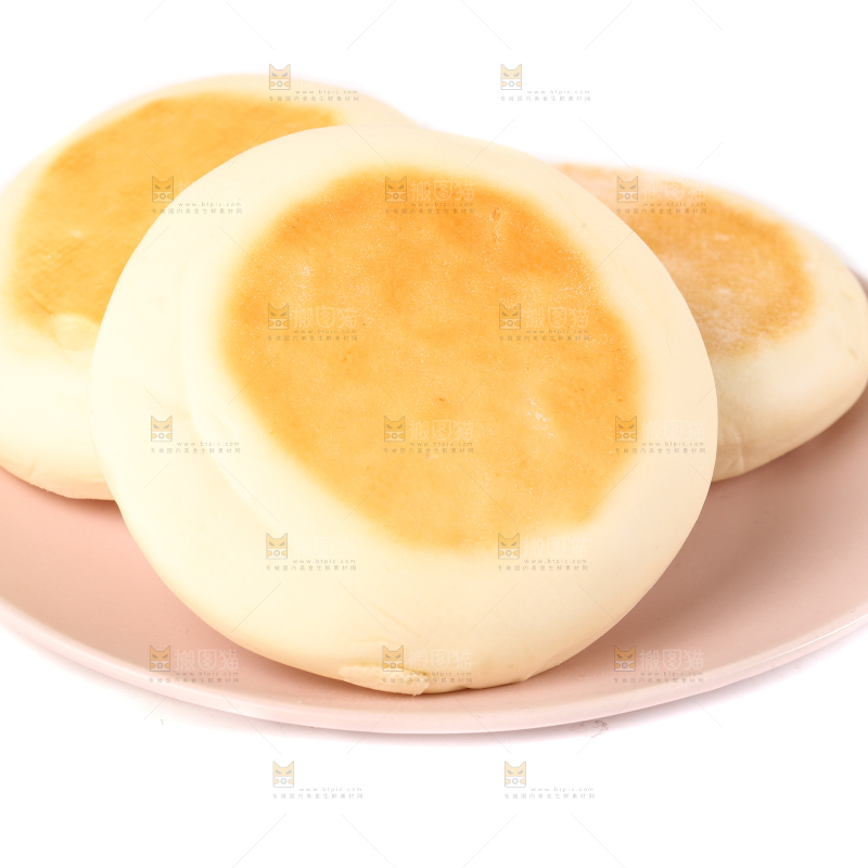 盘子里装着奶香饼