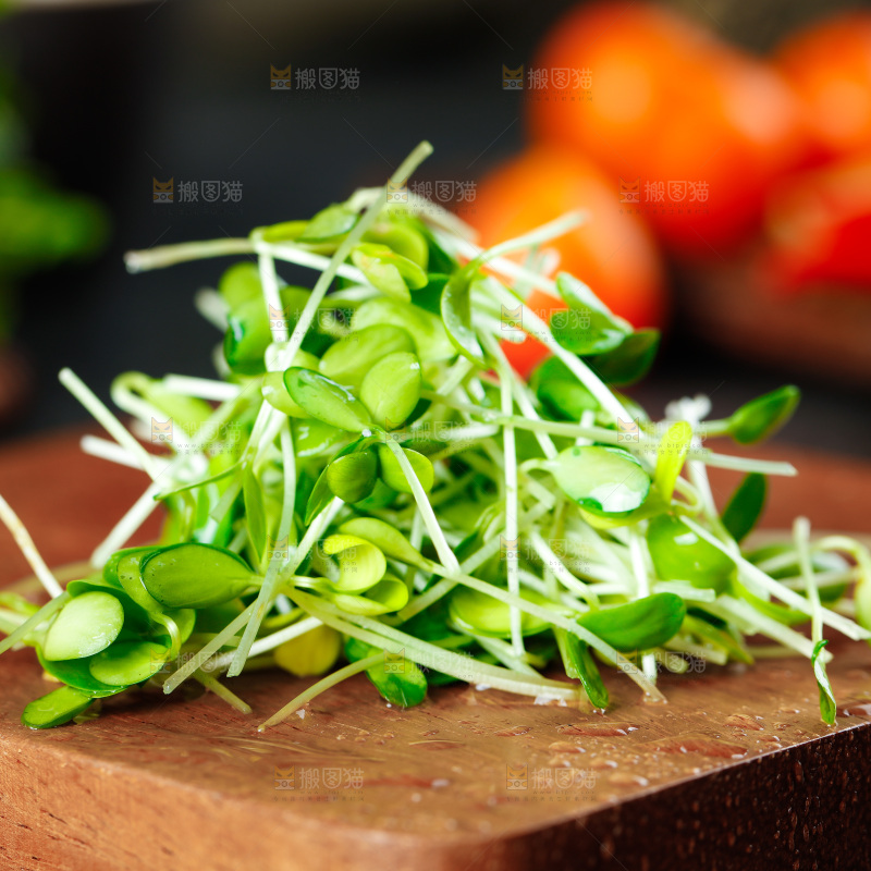 木底上的香椿芽