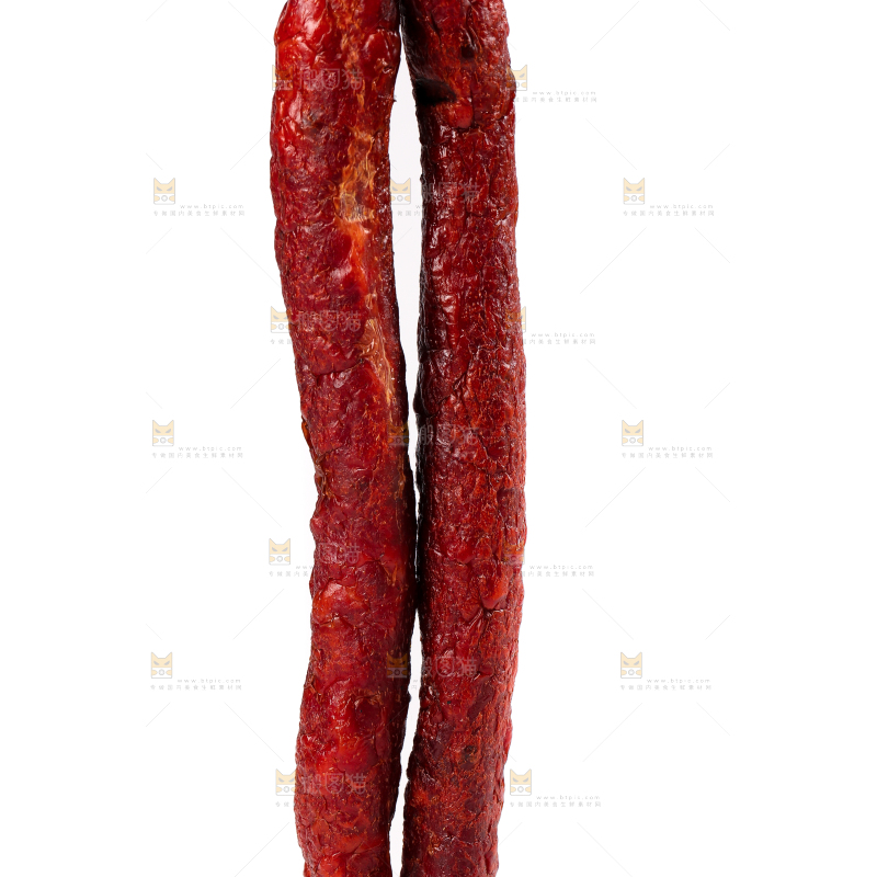 白底上放着熏腊肠