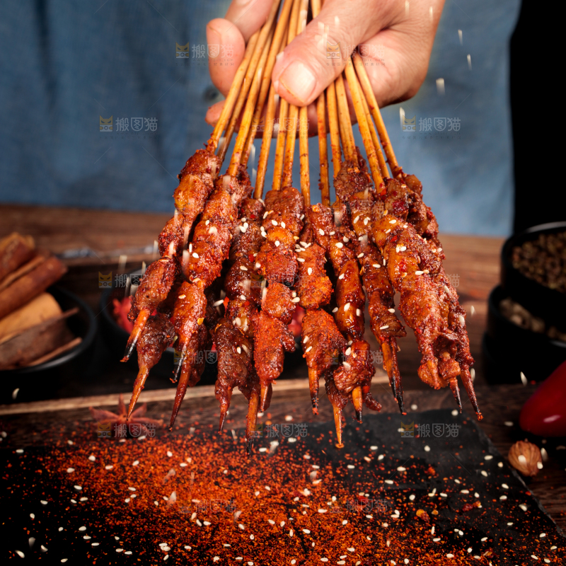手拿烤串