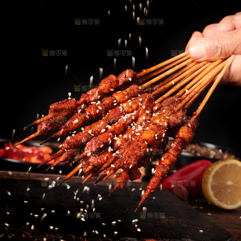 手拿烤串