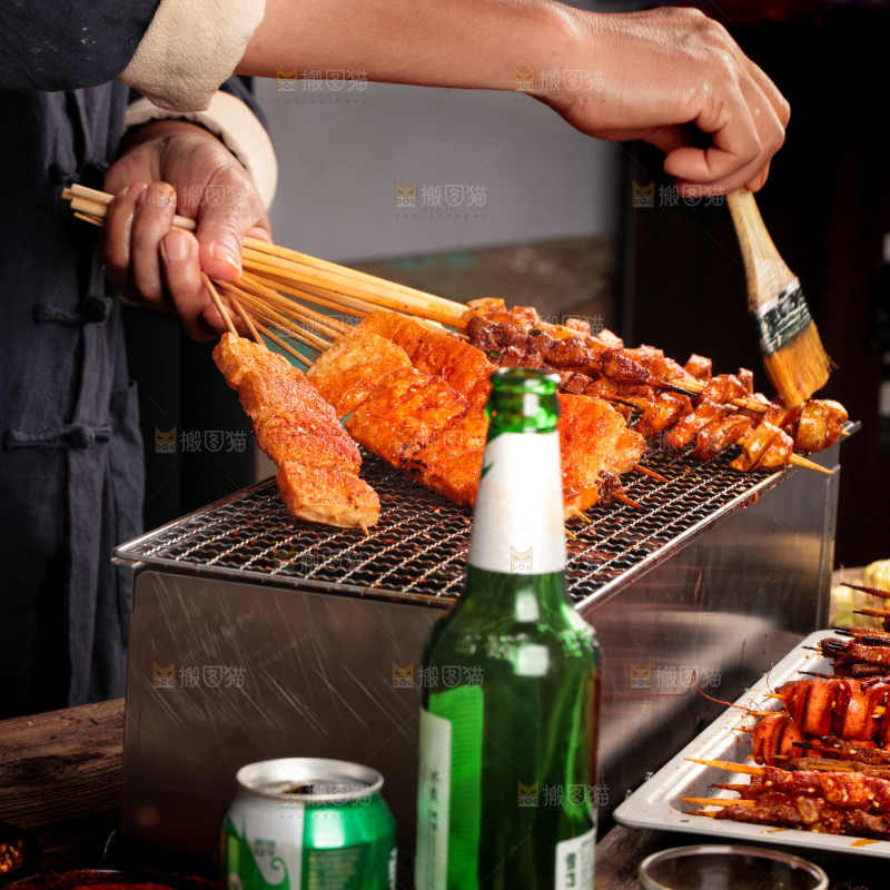 手拿烤串