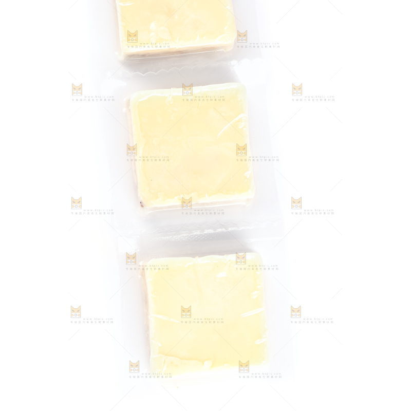 白底上的清汤火锅底料