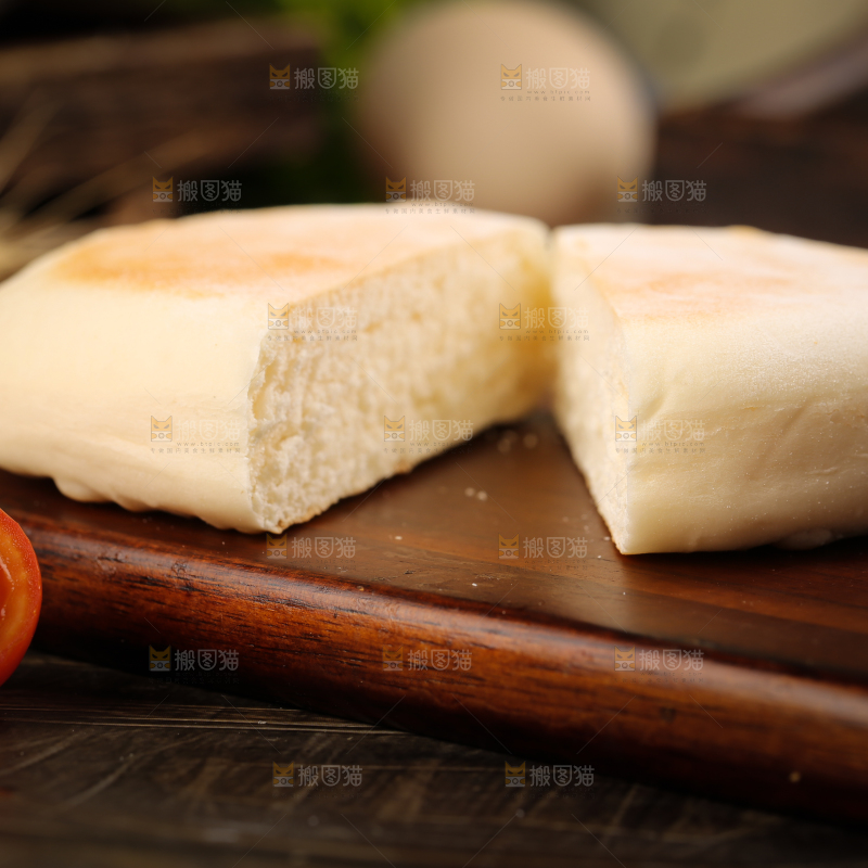 盘子里装着奶香饼