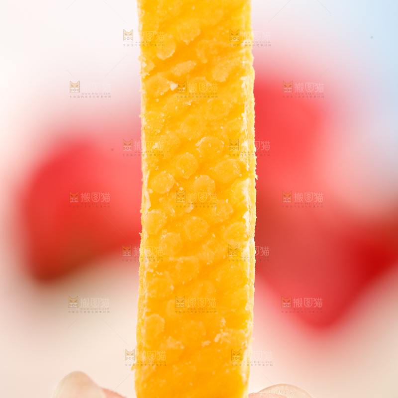 手拿芒果干