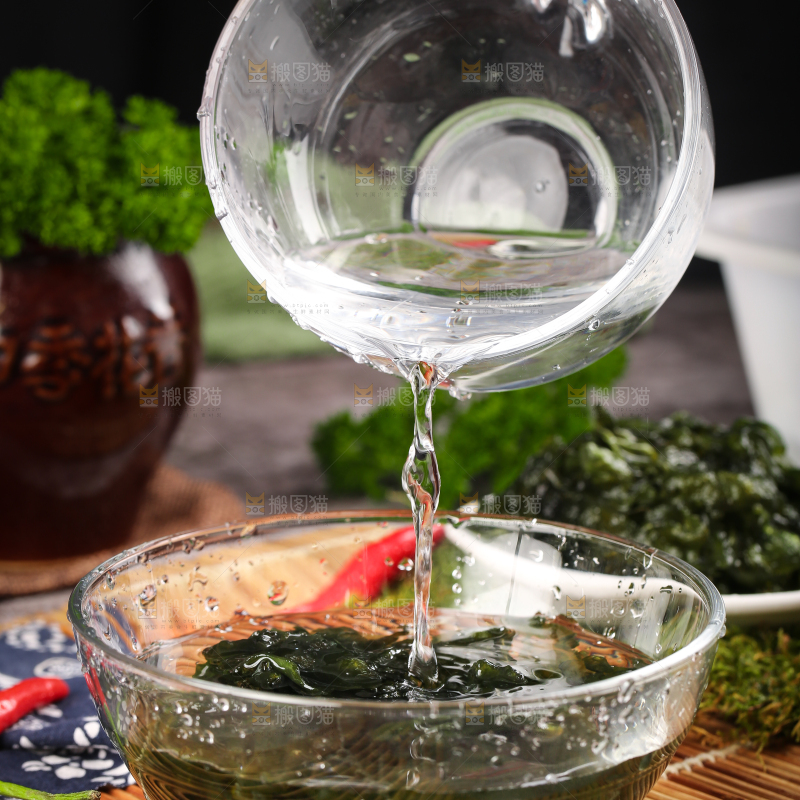 碗里装着地皮菜