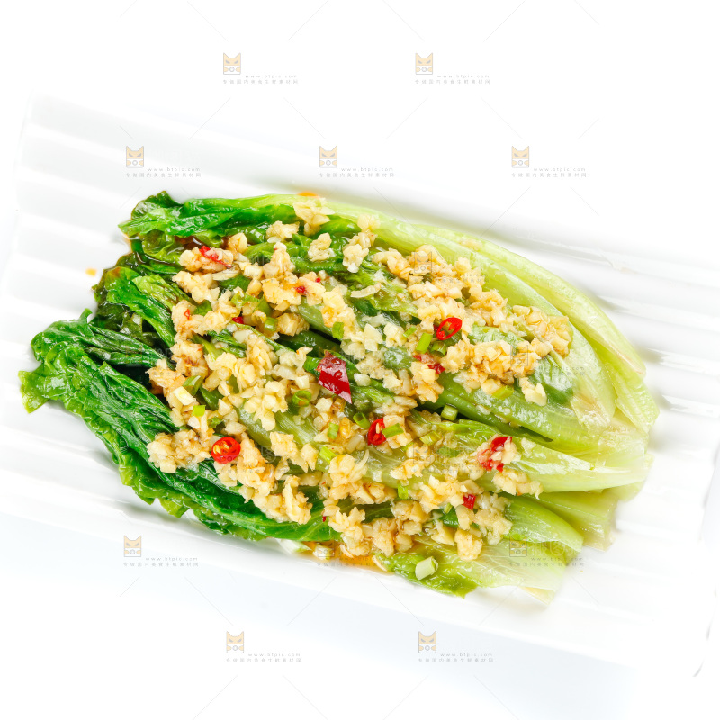 白底上放着一盘蒜蓉生菜