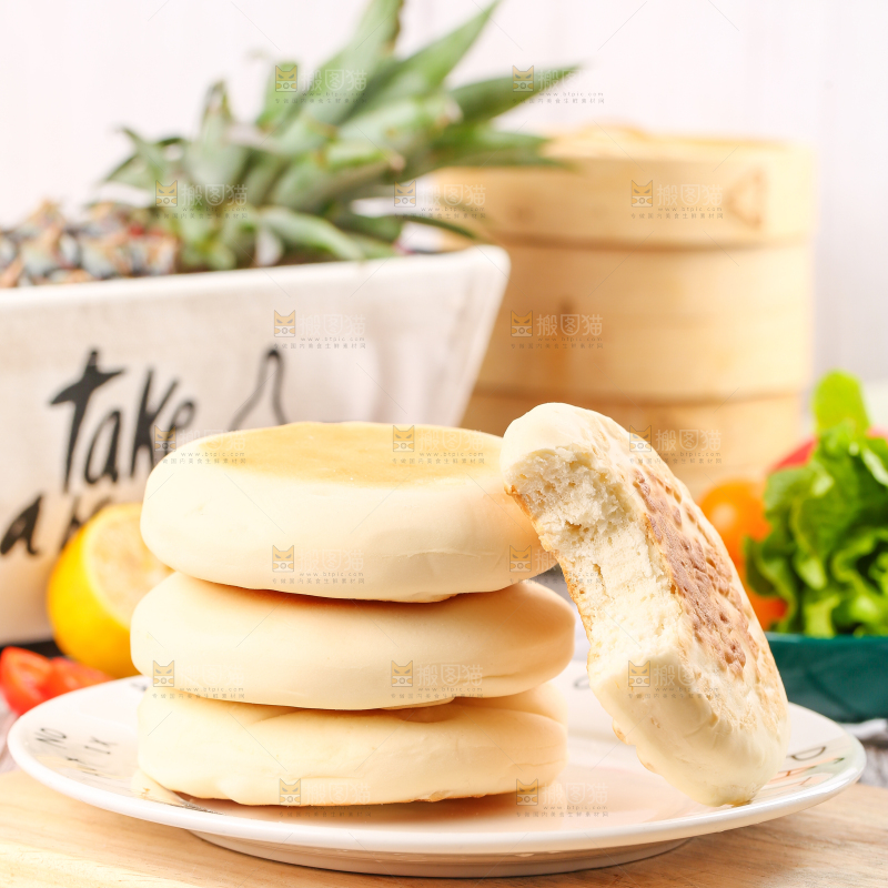 盘子里装着饼子