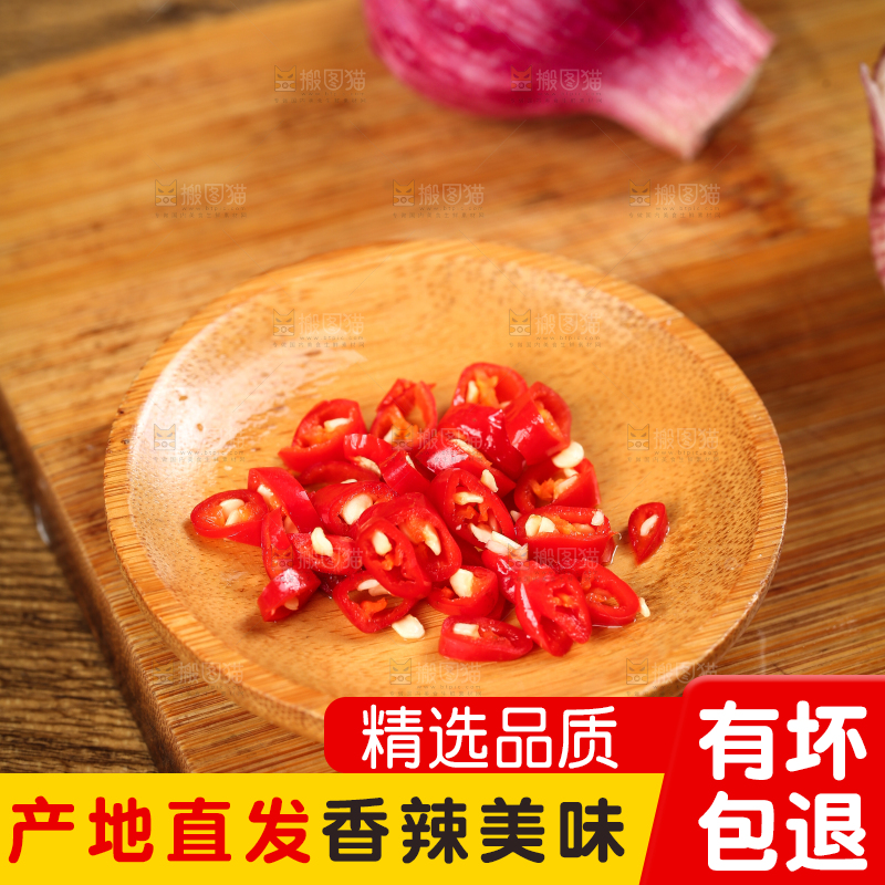 碗里装着红辣椒