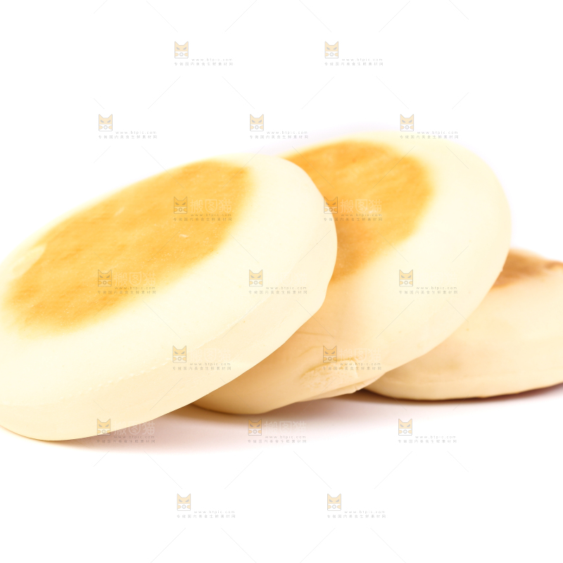 白底上放着蛋奶饼
