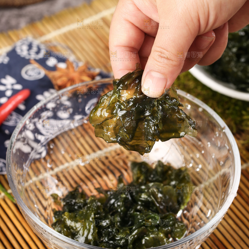 碗里装着地皮菜
