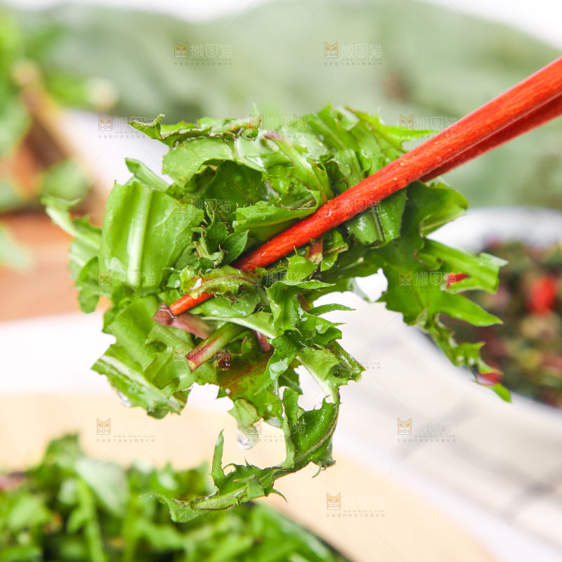 筷子夹着蒲公英
