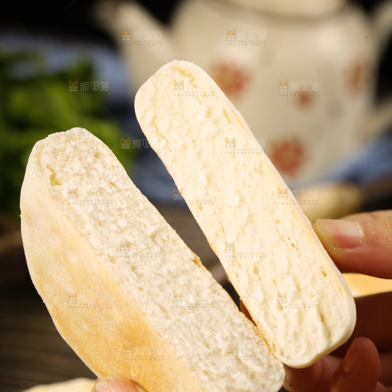 手里拿着无糖蛋奶饼