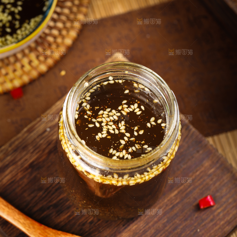 盘子里的麻花椒酱