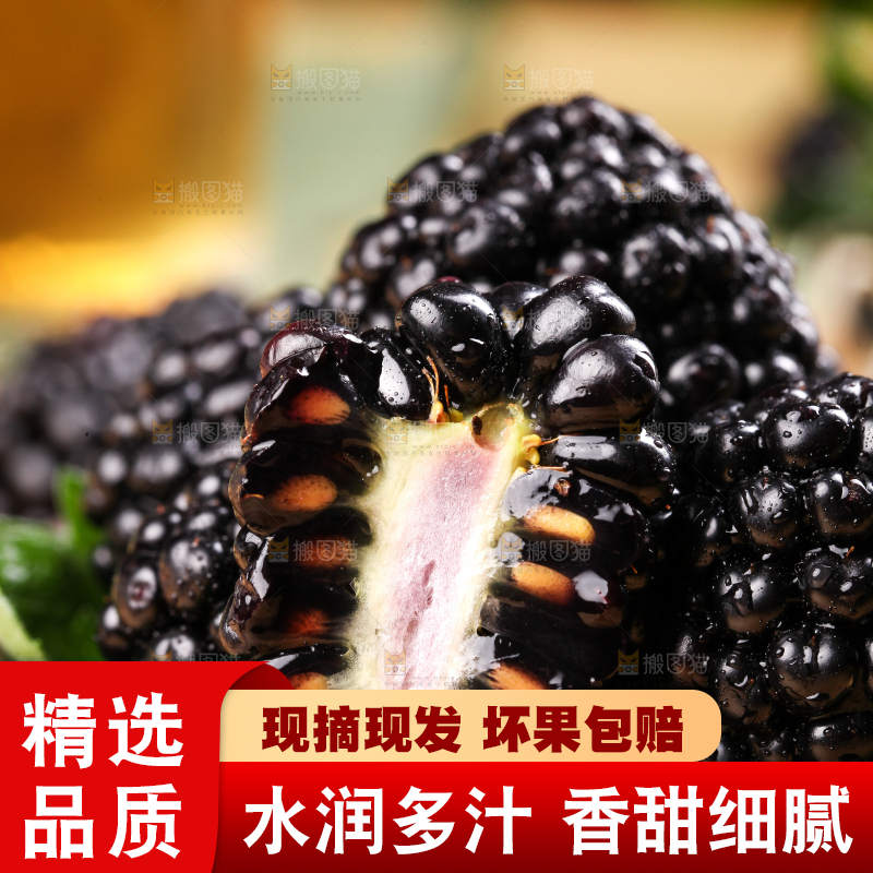 一碟黑树莓放在木底上