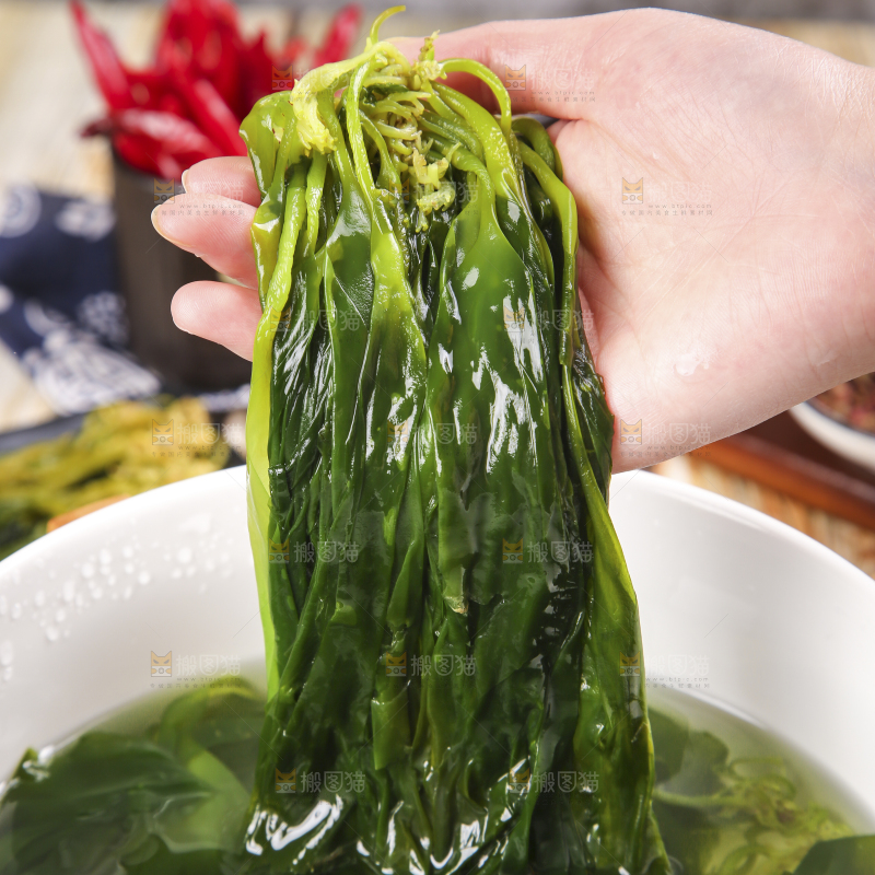 手里拿着小海带芽