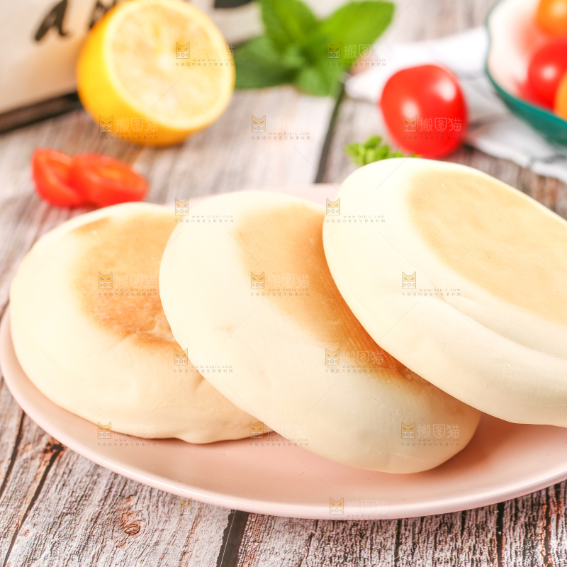 盘子里装着奶香饼