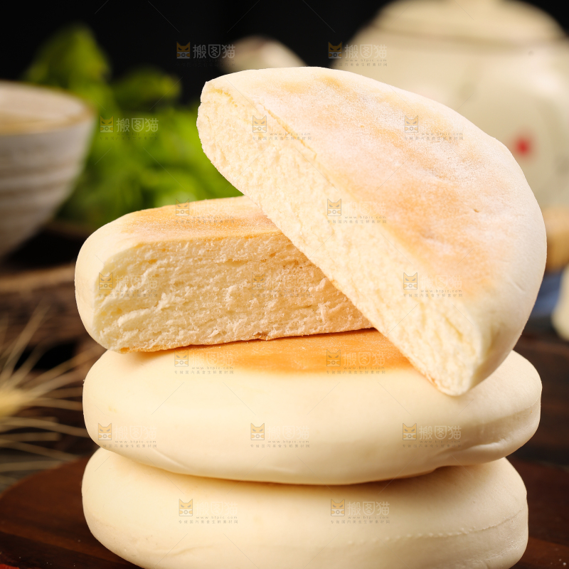 盘子里装着奶香饼