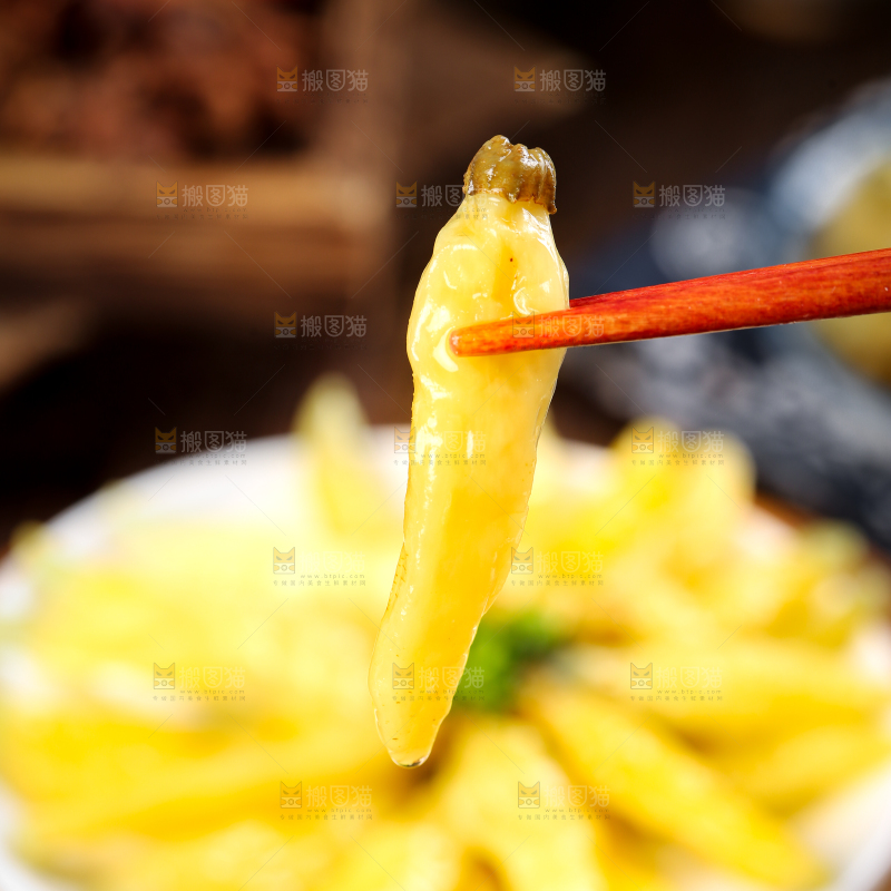 筷子上夹着贵州小米辣