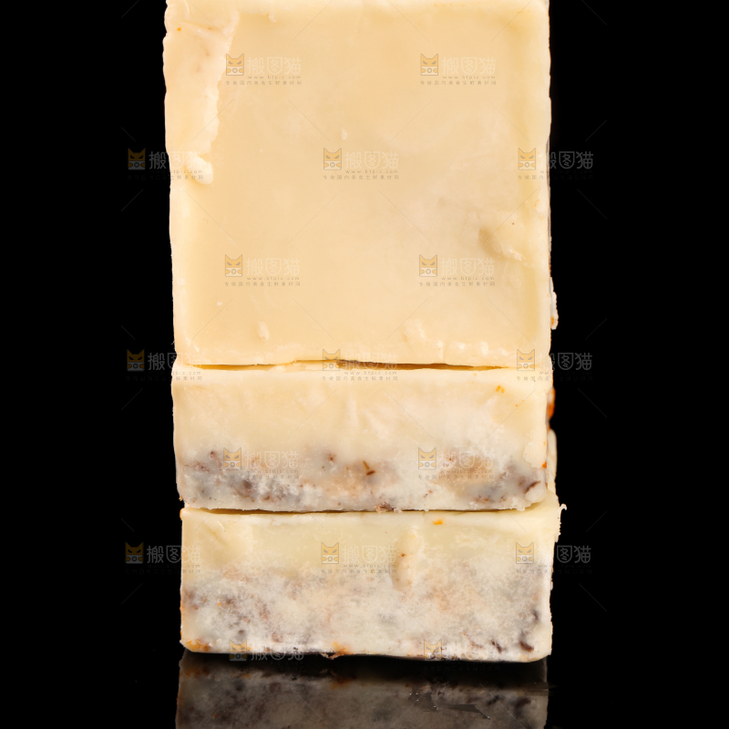 黑底上的清汤火锅料