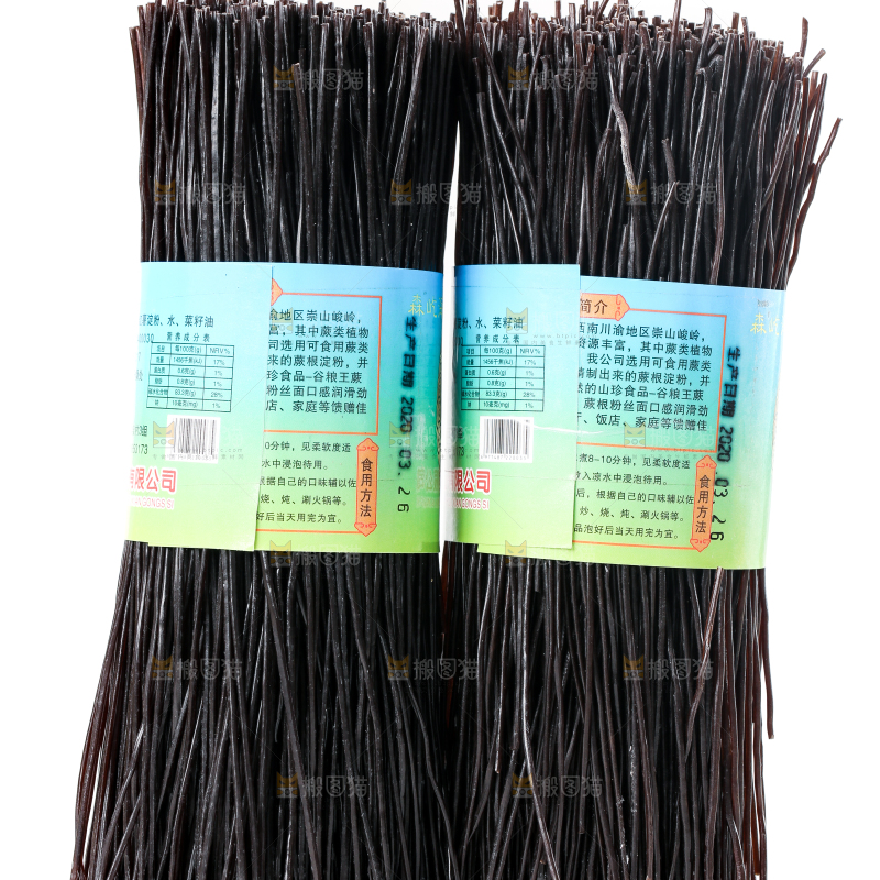 白底上的蕨根粉