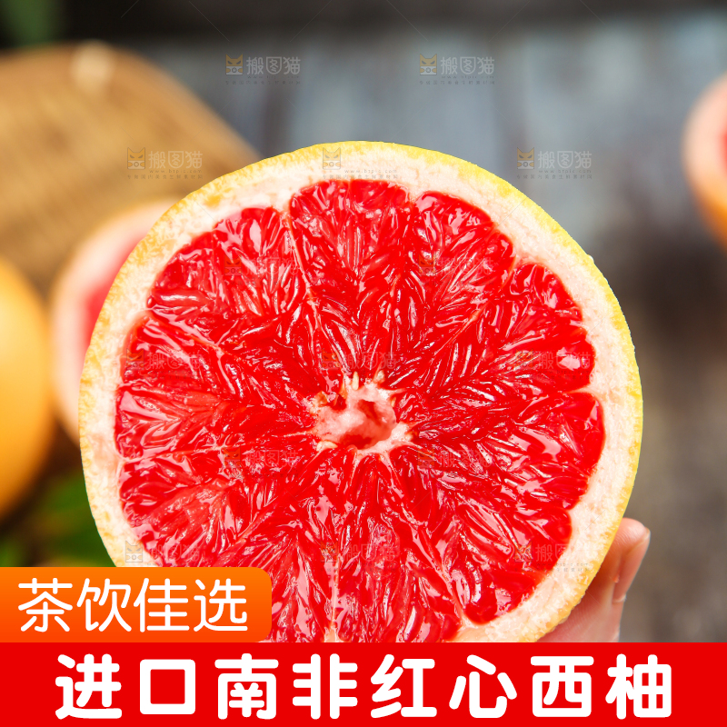 手上拿着南非西柚